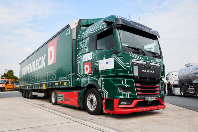 Read more about the article Z MAN eTrucks: Duvenbeck i Hillert uczestniczą w projekcie ładowania o wysokiej wydajności