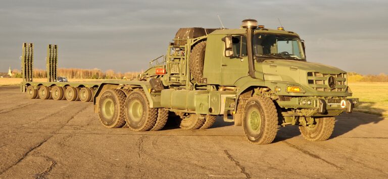 Read more about the article Do Sił Zbrojnych RP trafią dodatkowe zestawy do przewozu ciężkiej techniki bojowej – tzw. HET