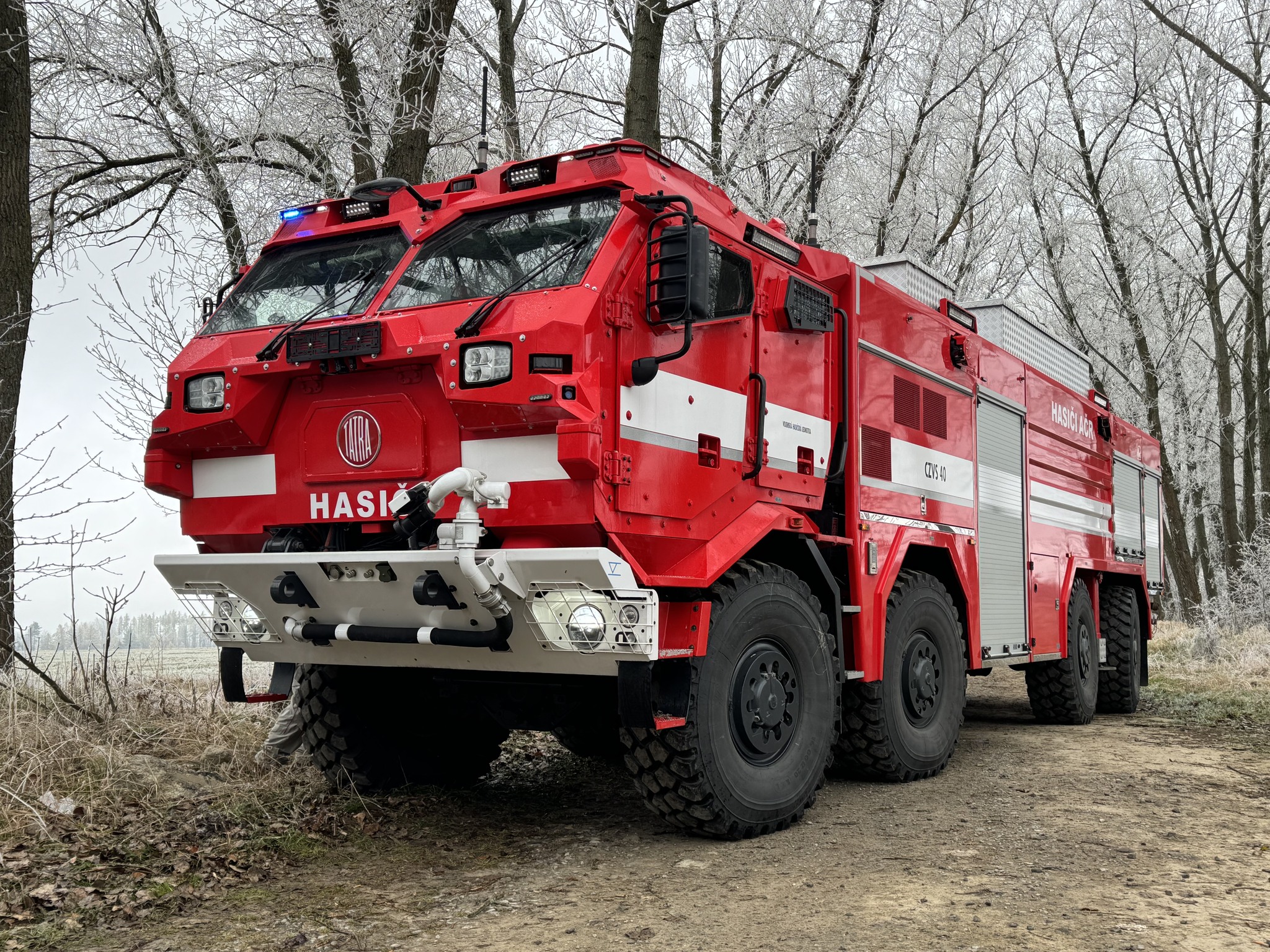 Read more about the article Pożarnicza ratowniczo-gaśnicza Tatra Force 8×8 CZVS 40 ze zdalnym sterowaniem i systemem kontroli