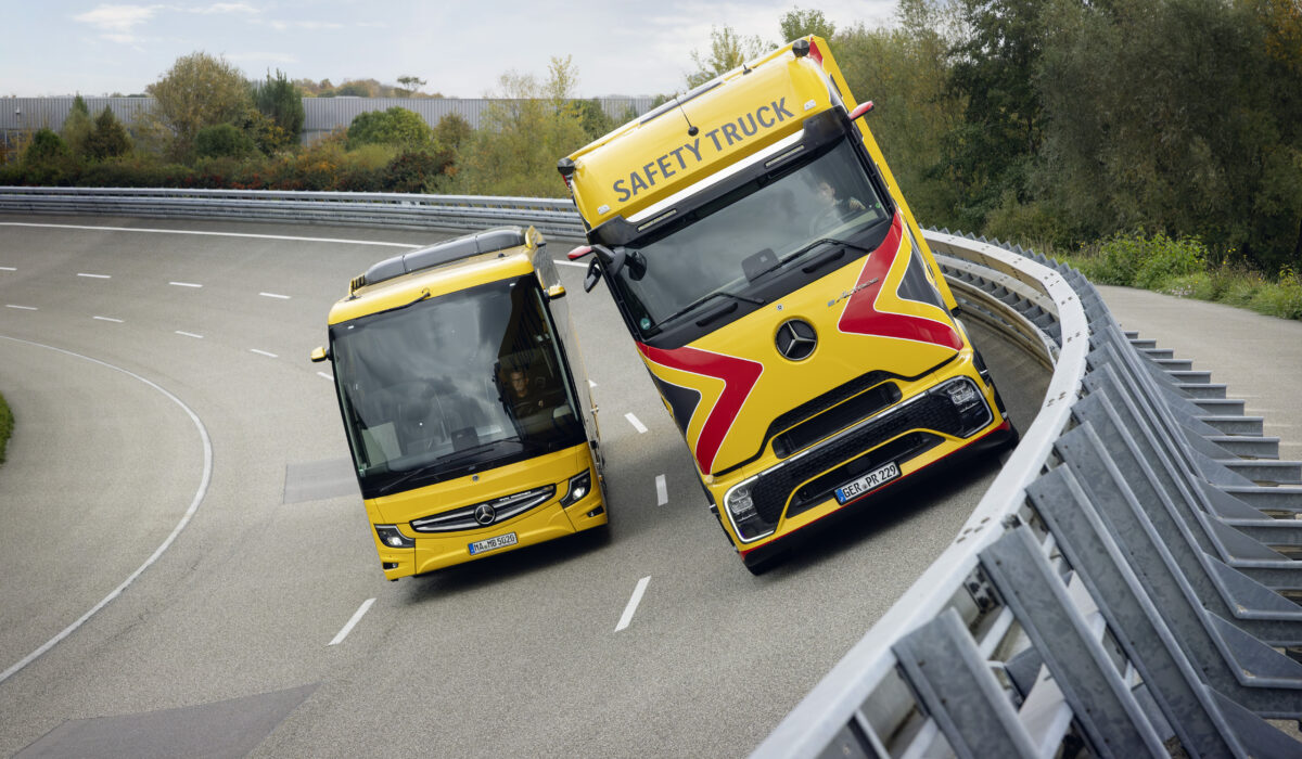 Mercedes-Benz Safety Truck und Mercedes-Benz Safety Coach
Mercedes-Benz Safety Truck and Mercedes-Benz Safety Coach