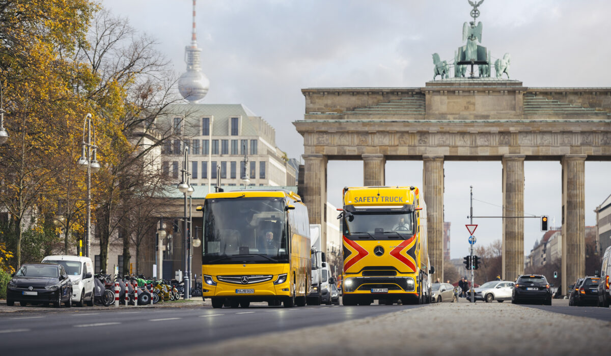 Mercedes-Benz Trucks und Daimler Buses engagieren sich für mehr Verkehrssicherheit im E-Zeitalter
Mercedes-Benz Trucks and Daimler Buses are driving road safety in the electric era