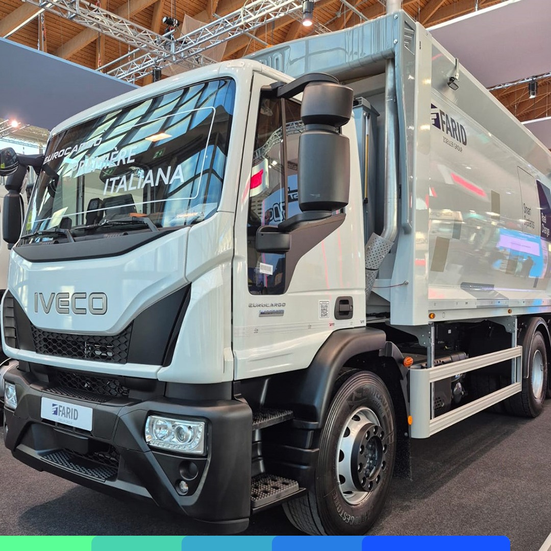 Read more about the article Na targach Ecomondo IVECO i FARID pokazały 26-tonowy, trzyosiowy Eurocargo z kompaktorem odpadów
