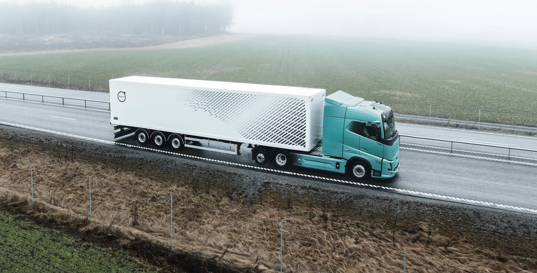 Read more about the article Jak lekka oś wleczona zapewnia zarówno zasięg, jak i ładowność w nowych elektrycznych ciężarówkach Volvo do transportu dalekobieżnego