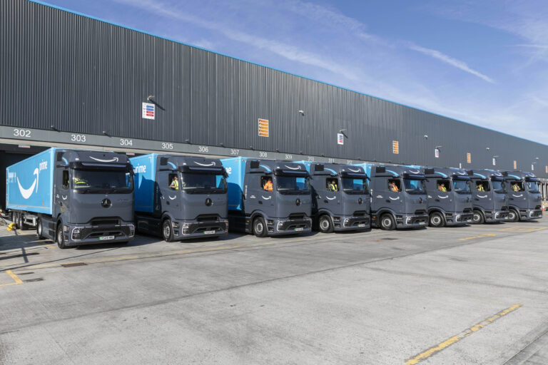 Read more about the article Mercedes-Benz eActros 600 w trasie dla Amazon w Wielkiej Brytanii