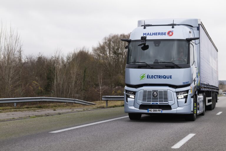 Read more about the article Renault Trucks elektryfikuje z Malherbe swój korytarz logistyczny Blainville-Bourg-en-Bresse-Lyon