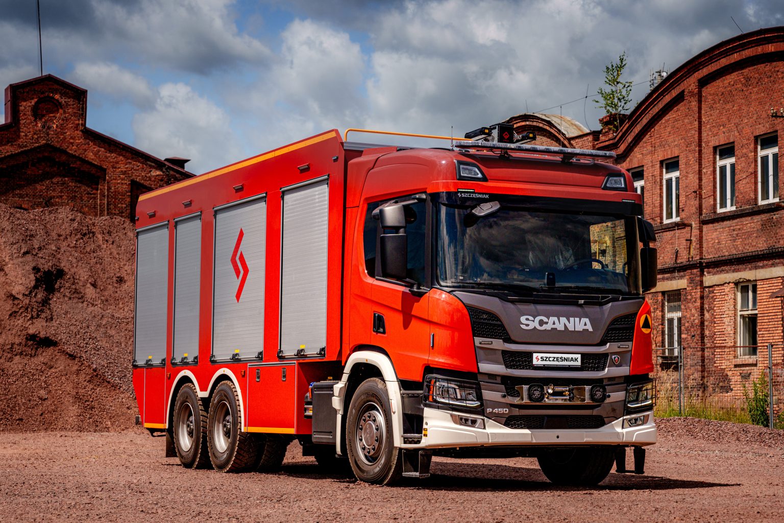 Read more about the article Ciężki samochód proszkowy ze Szczęśniak PS dla ZSP Orlen S.A.