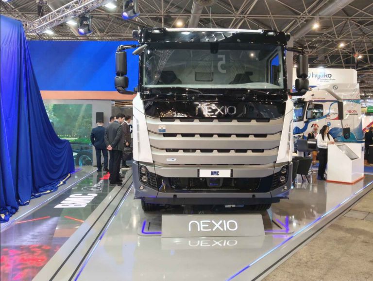 Read more about the article NEXIO EU 4×2 – gazowa ekologiczna ciężarówka dalekobieżna koncernu BMC