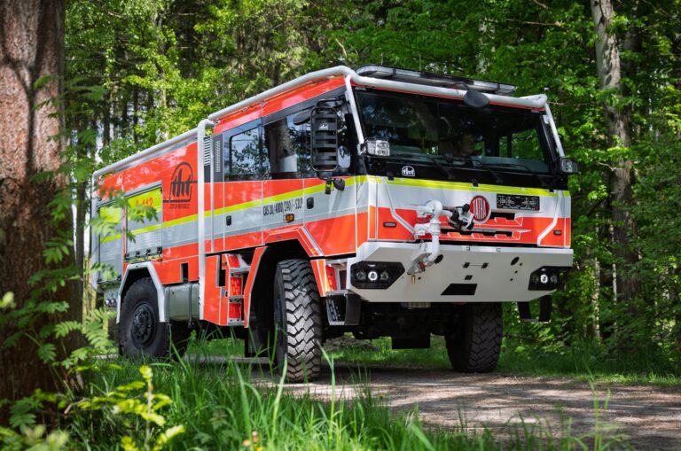 Read more about the article Nowy specjalistyczny pojazd strażacki – ratowniczo-gaśniczy Tatra Force CAS 20 do gaszenia pożarów lasów z możliwością jazdy w terenie oraz funkcją tzw. krabiego chodu