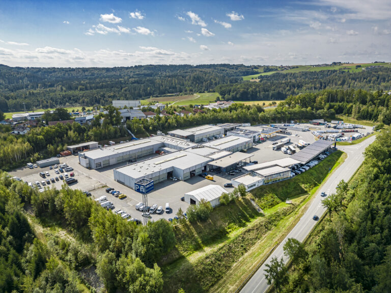 Read more about the article Mercedes-Benz Trucks wzmacnia własną sieć sprzedaży: przejęcie zakładu Josef Paul GmbH & Co. KG w Passau