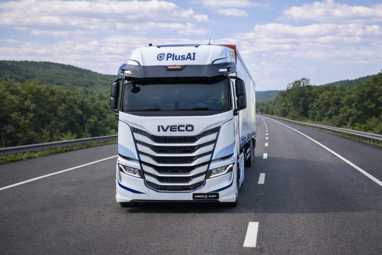 Read more about the article IVECO i PlusAI uruchamiają w Hiszpanii nowy program autonomicznej jazdy poziomu 4