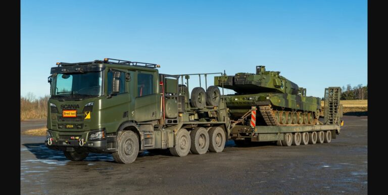 Read more about the article Scania rozpoczyna dostawy seryjnych ciężkich ciągników siodłowo-balastowych do transportu czołgów