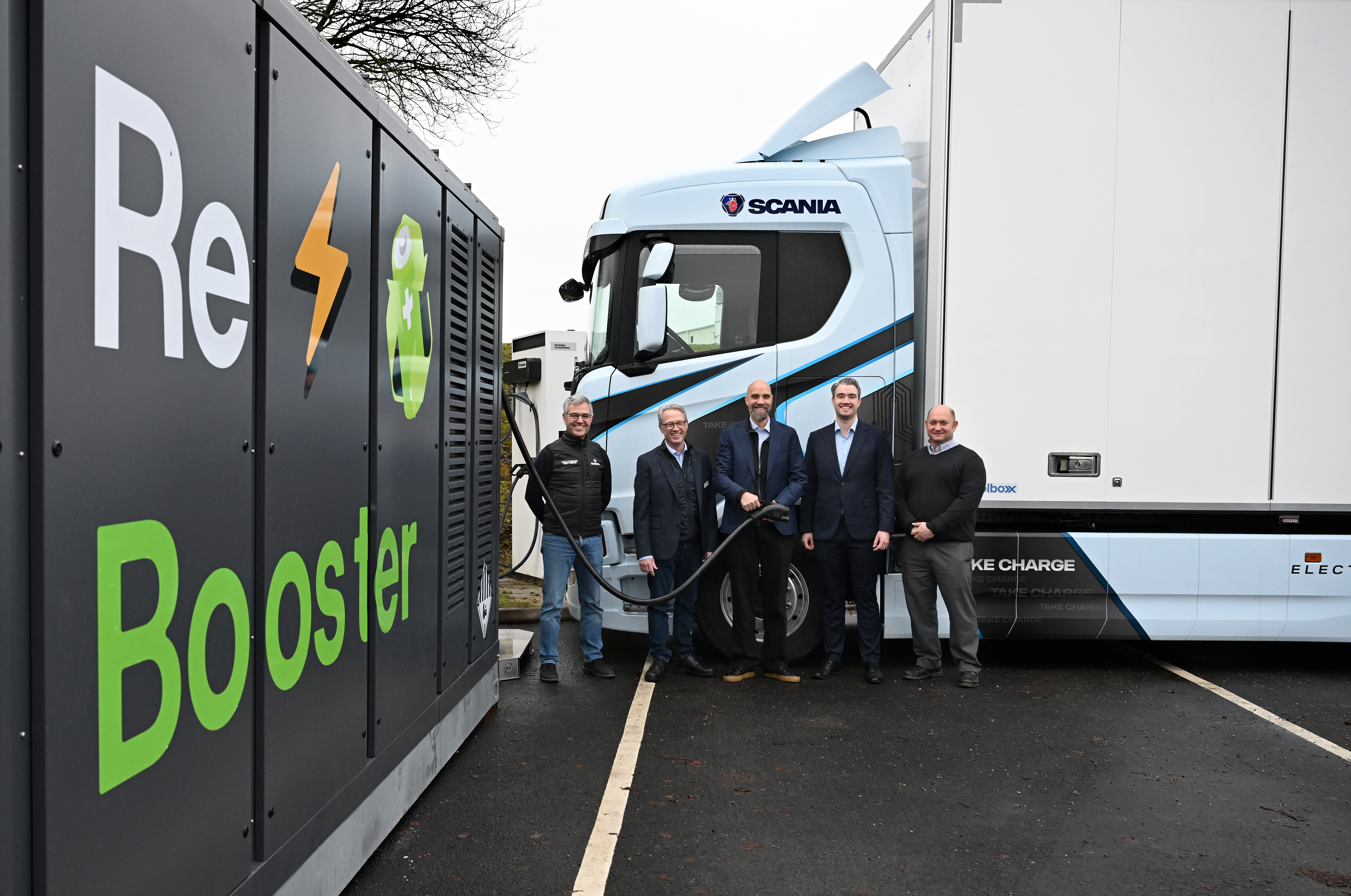 Read more about the article Scania daje bateriom nowe życie inwestując w cyrkularne magazynowanie energii