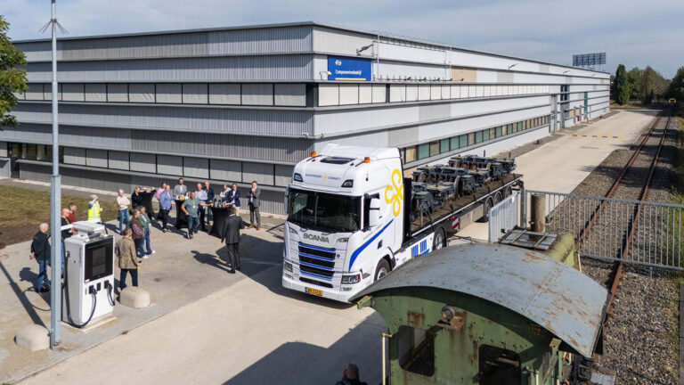 Read more about the article Schotpoort Connect stawia kolejny krok w elektryfikacji: pierwsza z trzech elektrycznych Scanii oddana do użytku