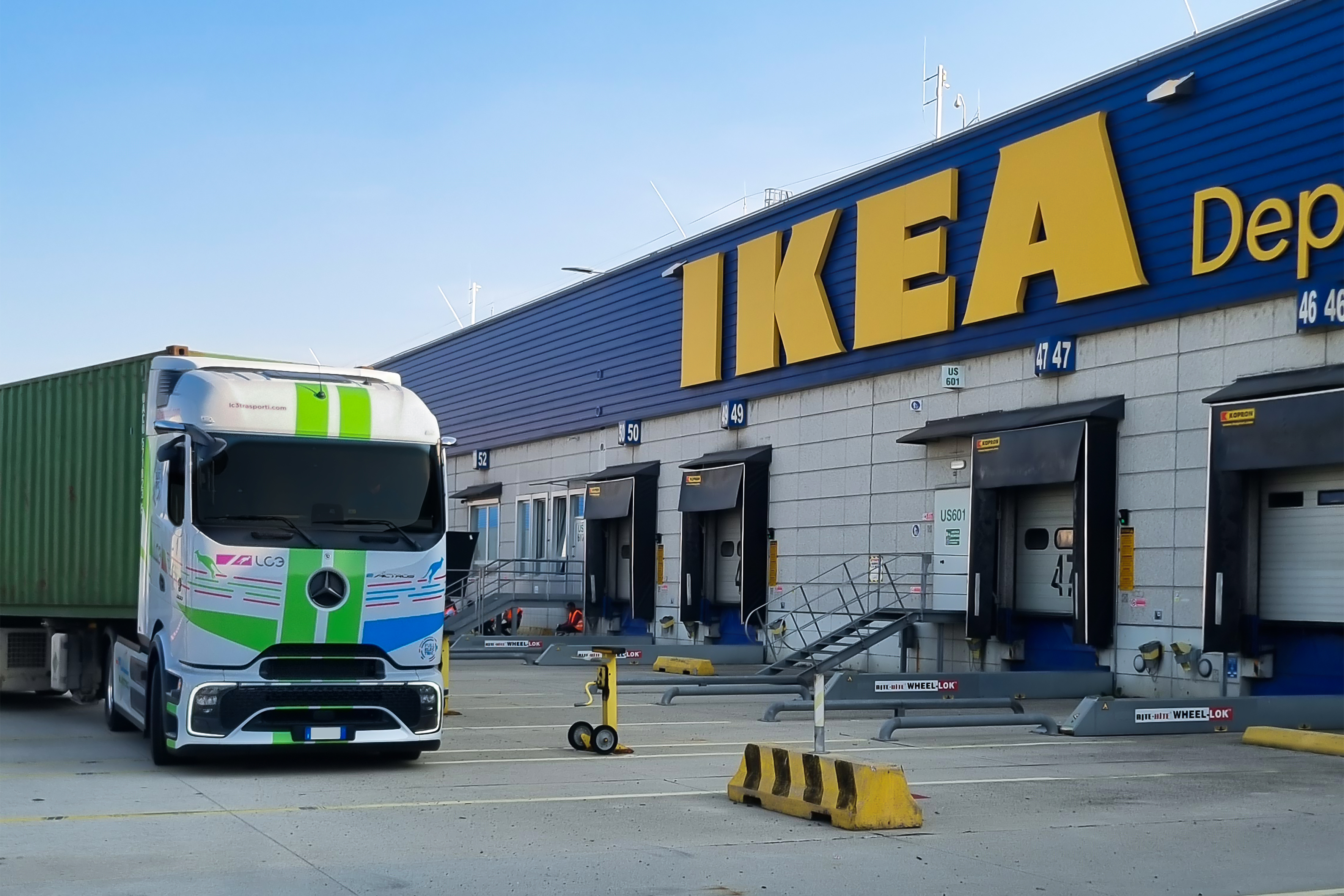 Read more about the article IKEA intensyfikuje działania na rzecz bezemisyjnego transportu drogowego towarów we Włoszech