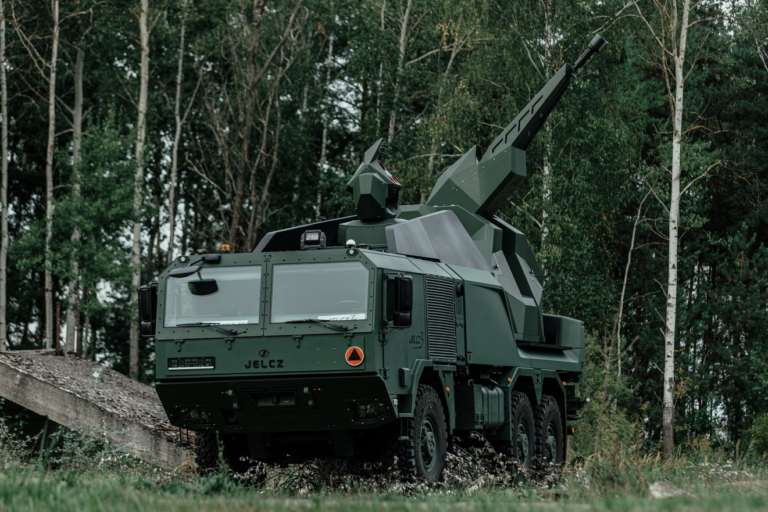 Read more about the article 400 Jelczy 663.45 6×6 będzie dostarczonych w ramach Programu SAN