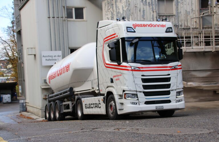 Read more about the article Pojazdy Scania BEV dołączają do floty Giezendanner Transport