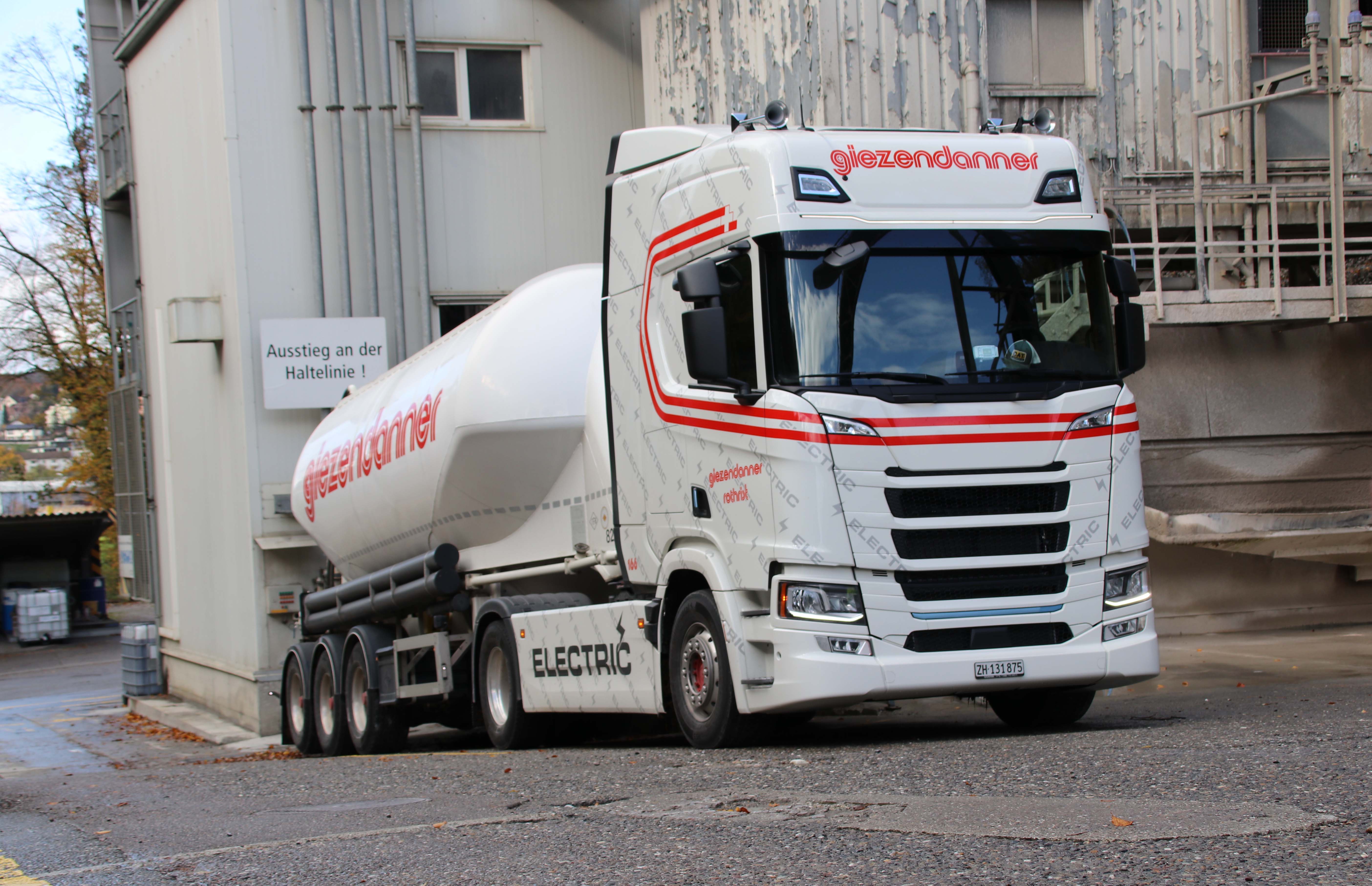 Read more about the article Pojazdy Scania BEV dołączają do floty Giezendanner Transport