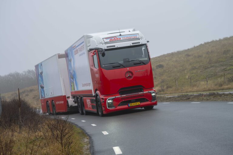Read more about the article Do wykonywania operacji na terenie Beneluksu Dobbe Transport wprowadza eActrosa 600