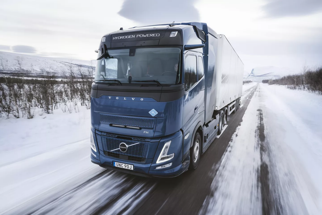 Read more about the article Mocna i ekonomiczna: ciężarówka przyszłości Volvo Trucks zasilana wodorem