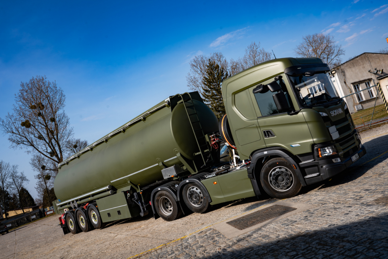 Read more about the article Cysternowe naczepowe zestawy z ciągnikami Scania dla Sił Zbrojnych Republiki Czeskiej