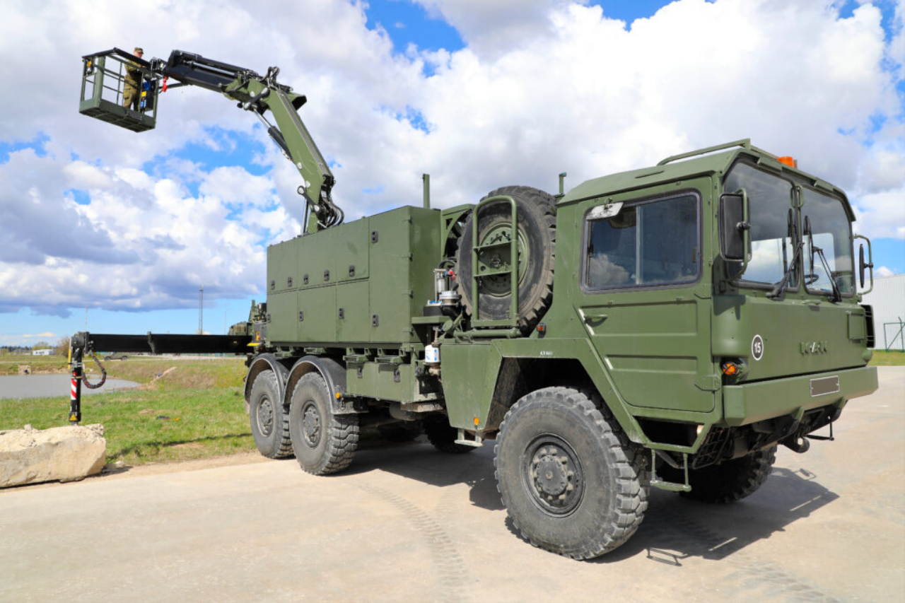 Read more about the article Estońskie batalionowe samochody inżynieryjno-energetyczne zbudowane w Pro Lift
