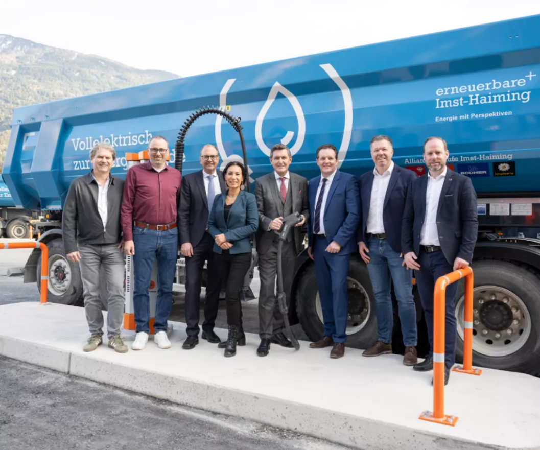 Read more about the article Duży plac budowy z 12 elektrycznymi ciężarówkami Volvo FMX