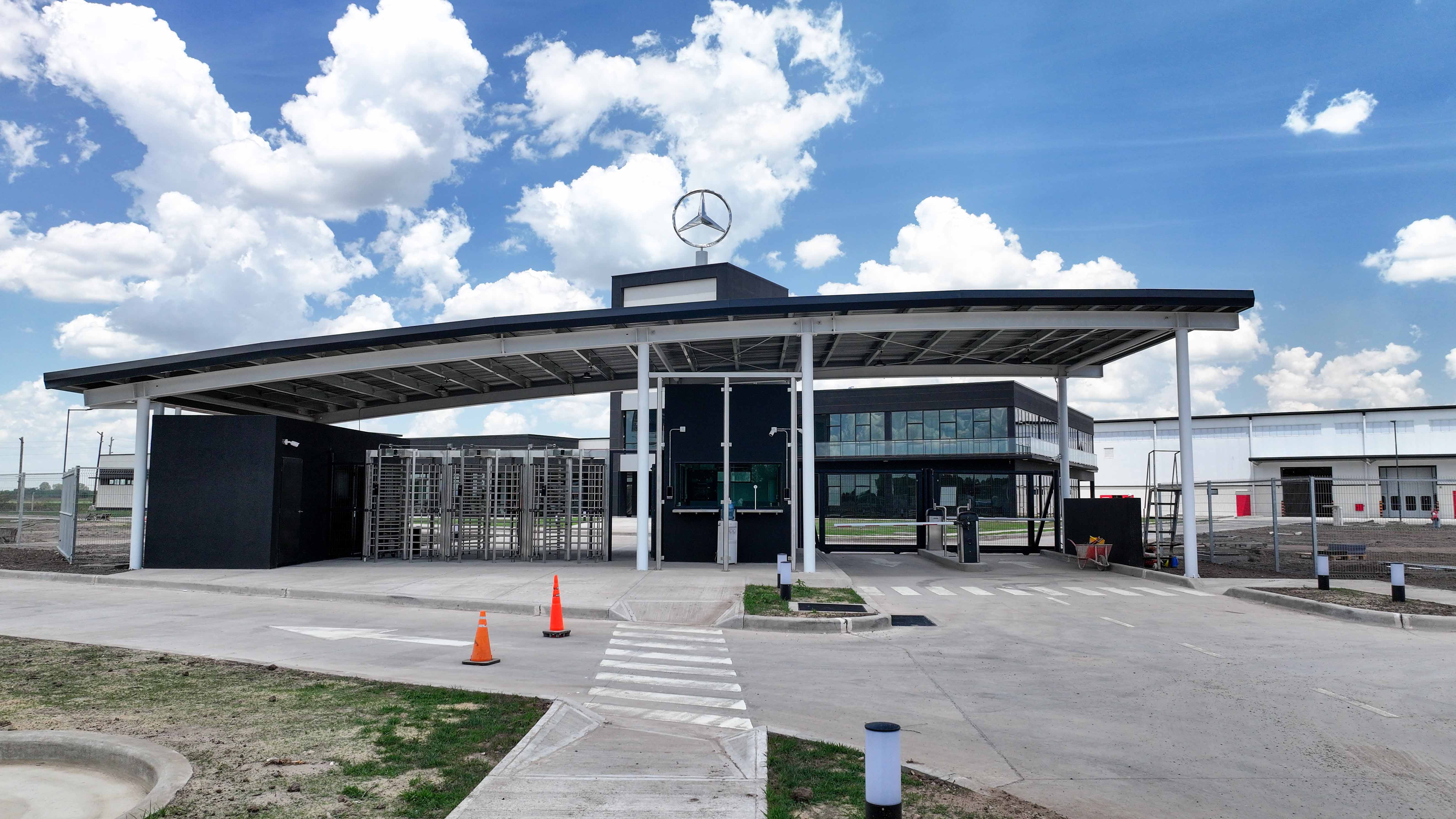 Read more about the article W Argentynie Daimler Truck otwiera nowy zakład produkcyjny ciężarówek i autobusów