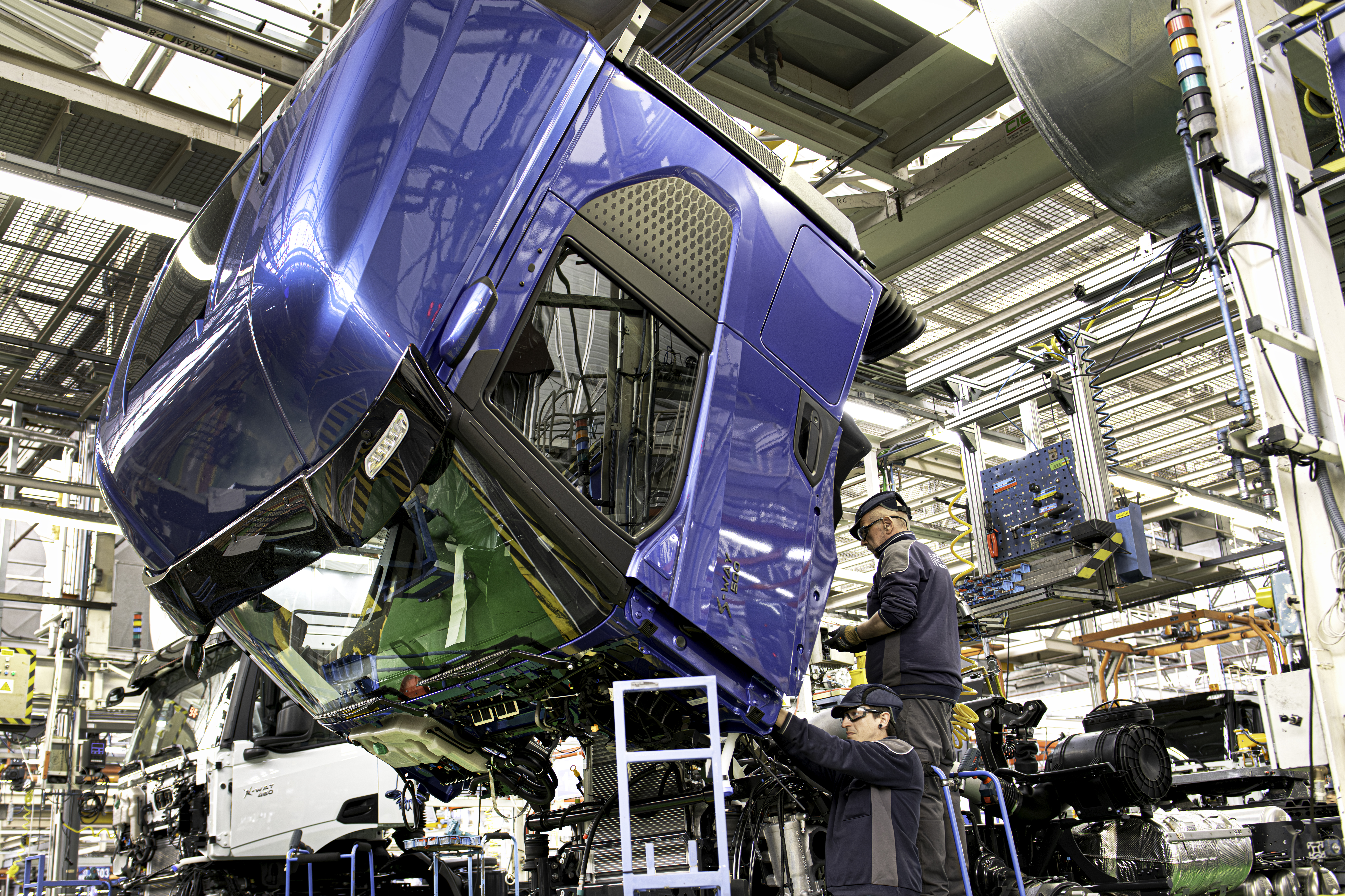 Read more about the article W Madryckiej Fabryce: serce globalnej produkcji pojazdów użytkowych IVECO klasy tonażowej ciężkiej, gdzie każdy pojazd to innowacja przygotowana na zamówienie