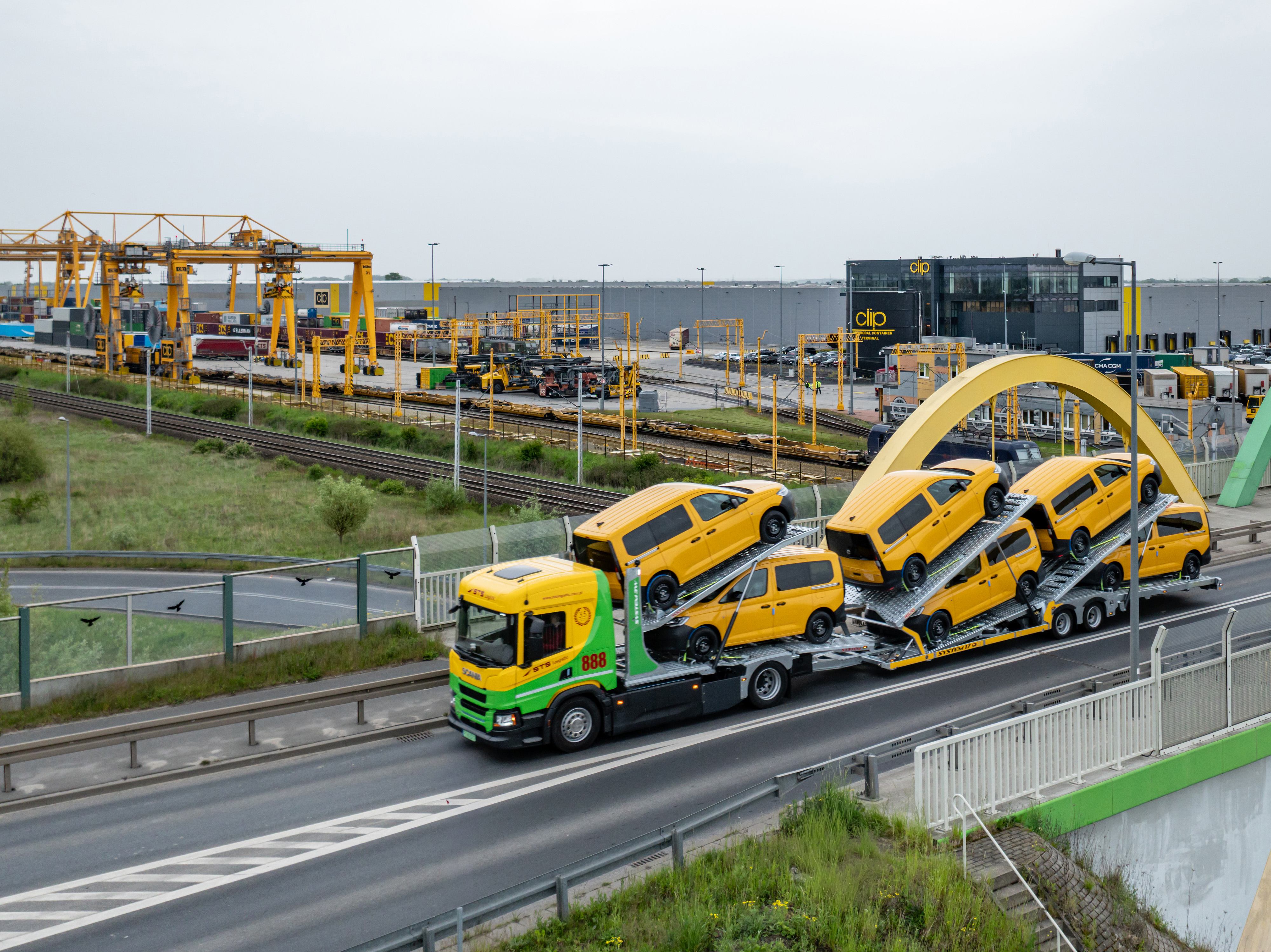 Read more about the article STS Logistic, Scania Polska i Rolfo prezentują swój pierwszy elektryczny autotransporter