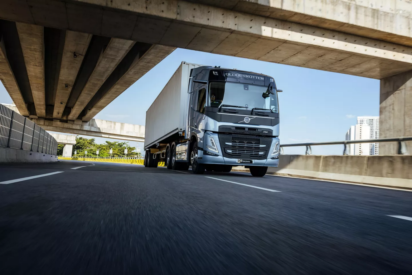 Read more about the article Nowe silniki spalinowe Volvo Trucks: oszczędne i dostosowane do paliw alternatywnych