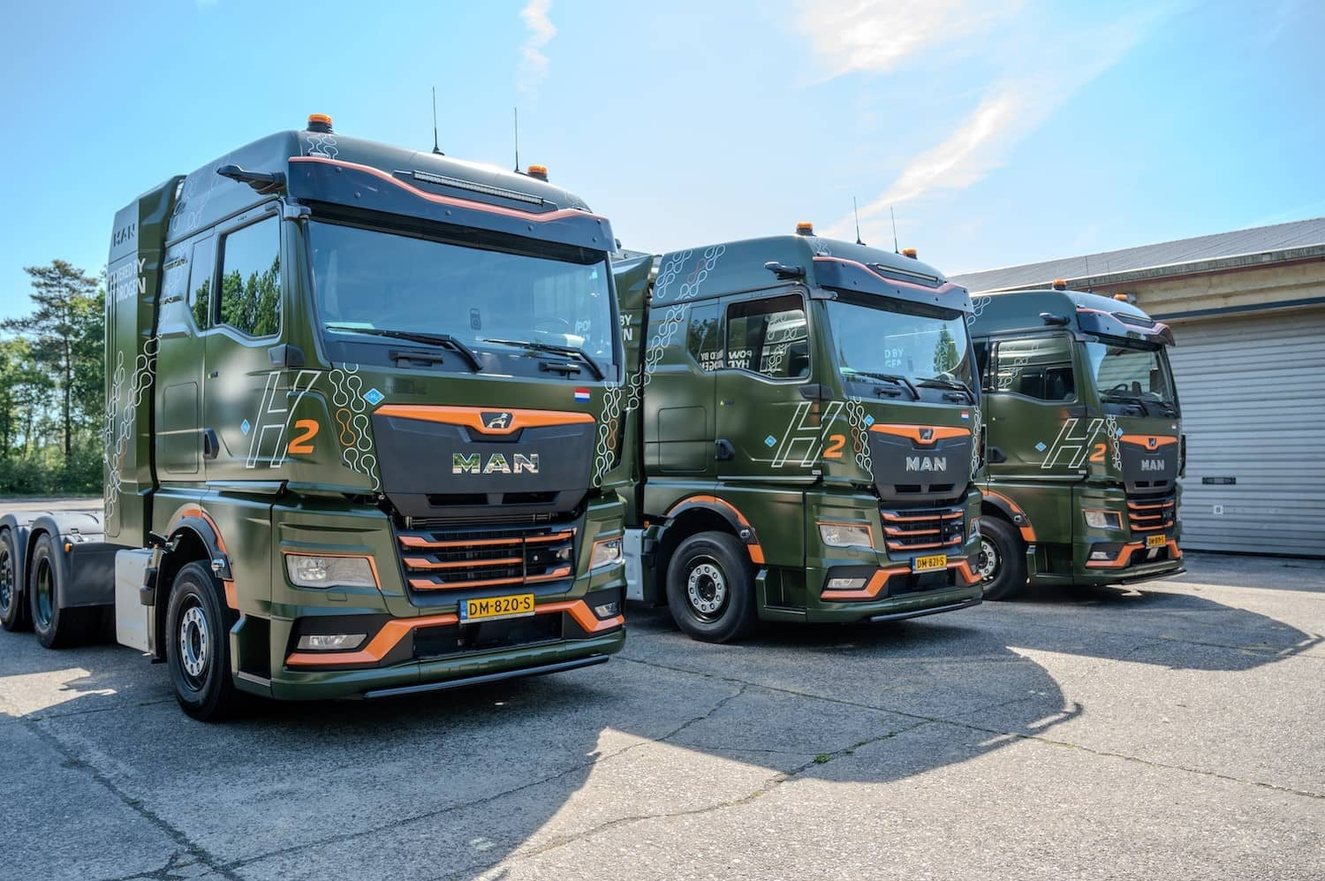 Read more about the article Holenderskie wojsko otrzymuje swoje pierwsze ciężarówki wodorowe: MAN hTGX do transportu ciężkiego