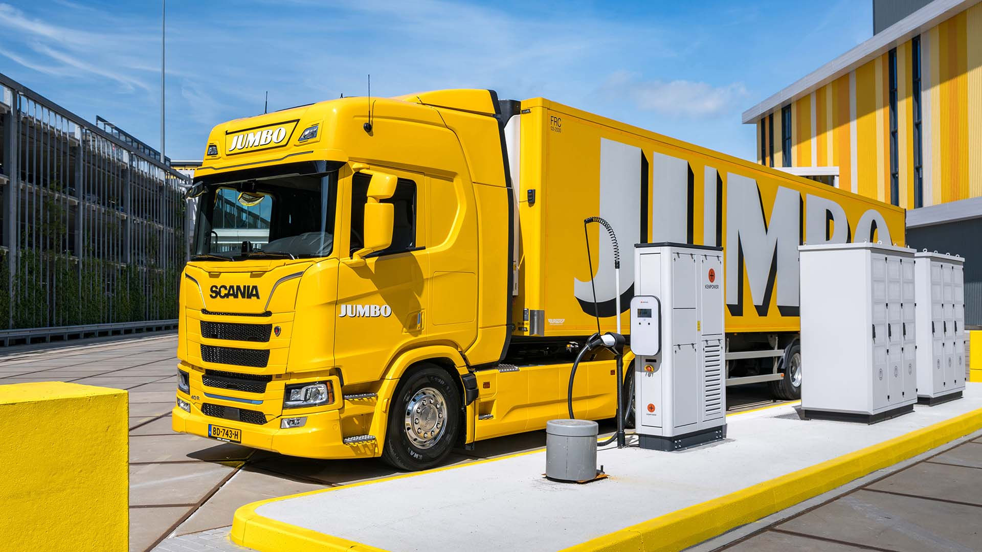 Read more about the article Jumbo i spółka zależna Scanii, Erinion, realizują Megawatt Charging w centrach dystrybucji (CDC) w Nieuwegein