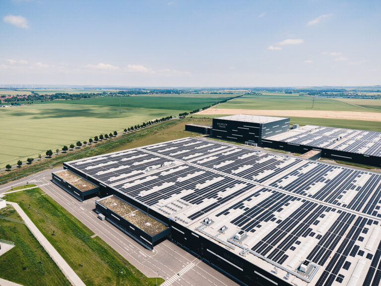 Read more about the article Daimler Truck Global Parts Center działa już pełną parą: wysyłka części zamiennych z Halberstadt do klientów Mercedes-Benz na całym świecie