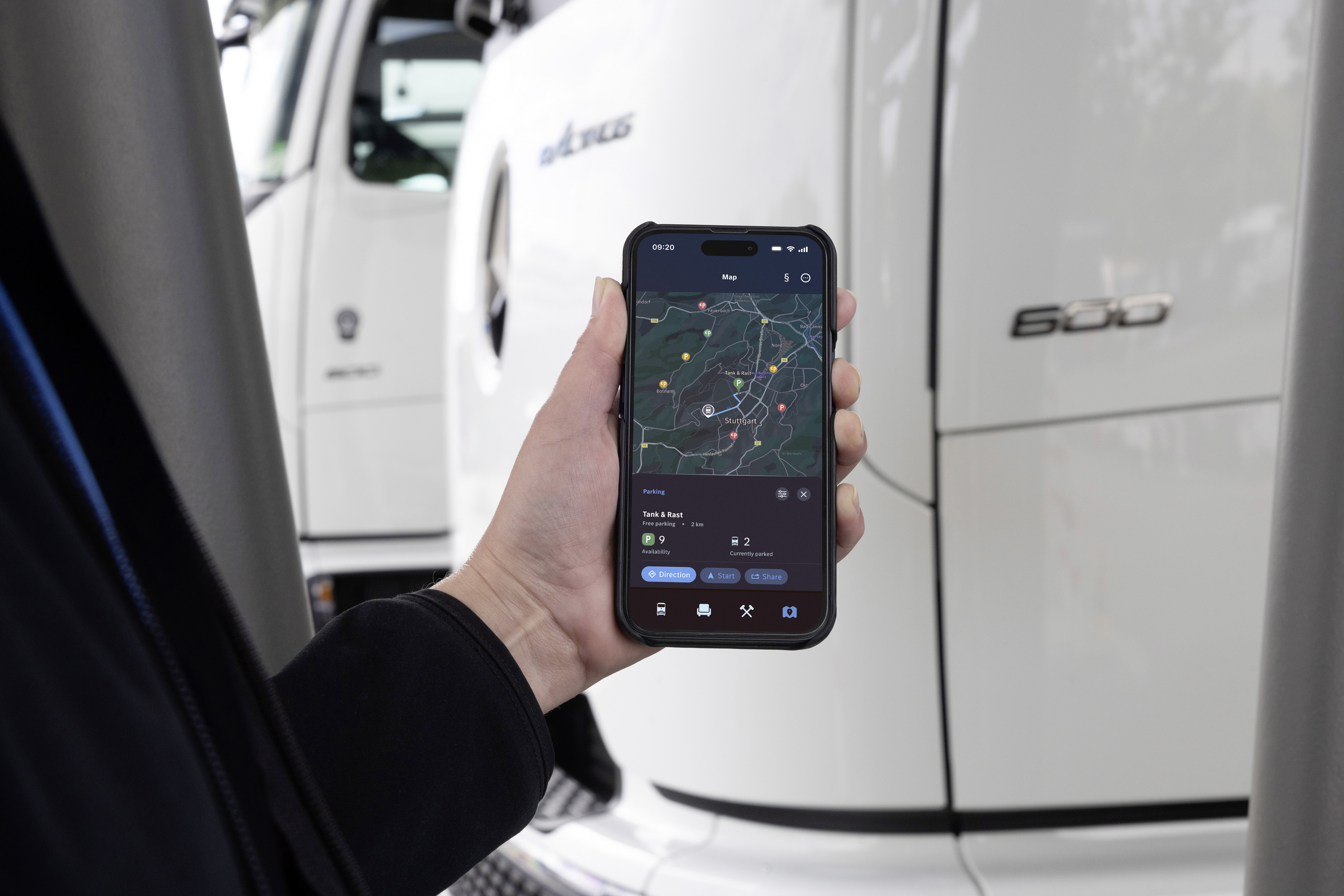 Read more about the article Mercedes-Benz Trucks rozszerza aplikację Remote o funkcję wyszukiwania miejsc parkingowych dla kierowców ciężarówek