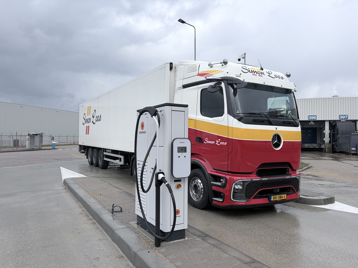 Read more about the article Dzięki nowej stacji ładowania w Geldermalsen Albert Heijn przyspiesza elektryfikację sieci logistycznej
