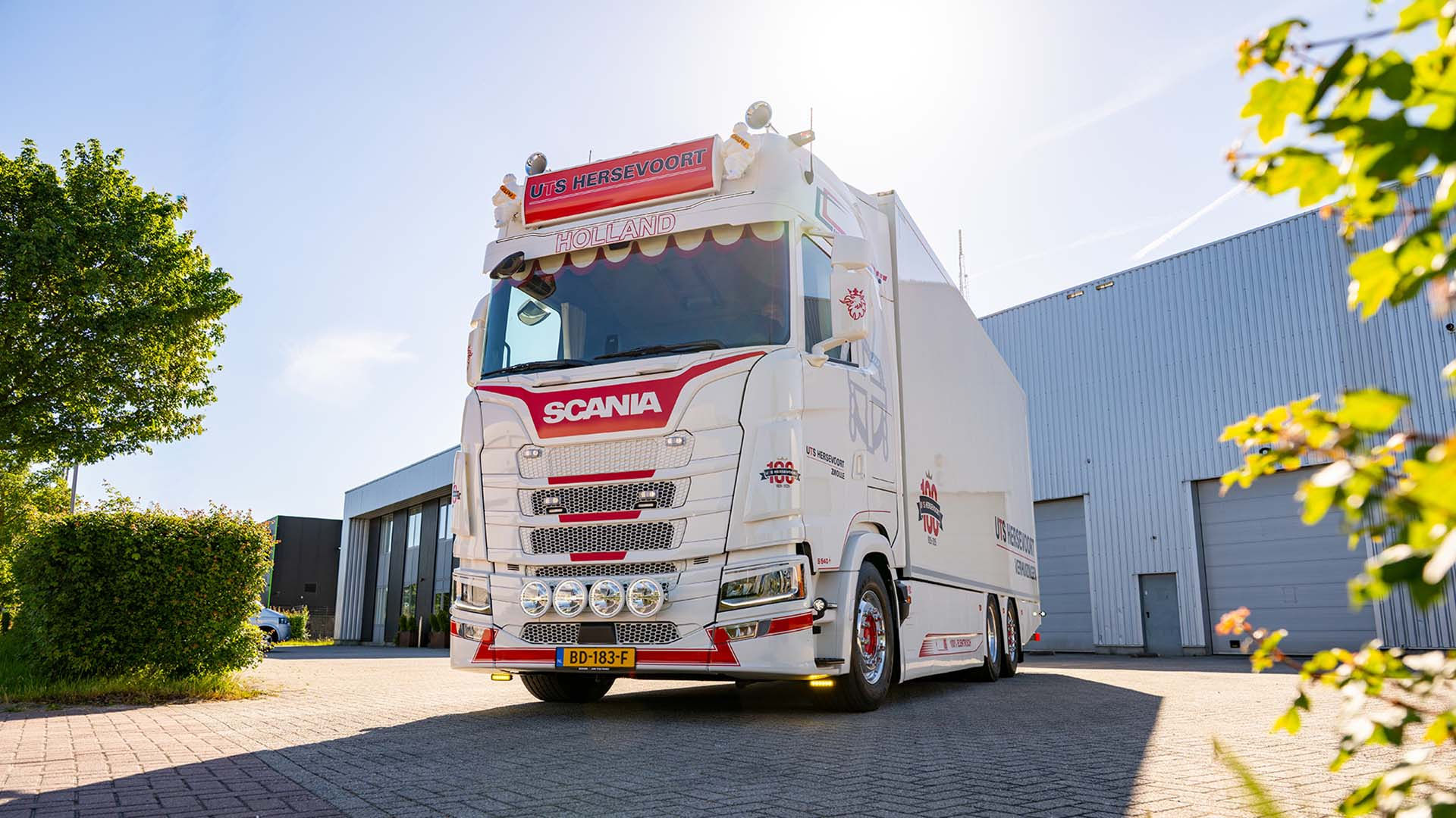 Read more about the article UTS Hersevoort stawia kolejny krok w kierunku zrównoważonego rozwoju, wprowadzając pierwszą elektryczną „Naprawdę dużą Scanię”