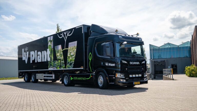 Read more about the article Ben Becker stawia pierwszy krok w kierunku bez emisyjnej dystrybucji z elektryczną Scanią 23P