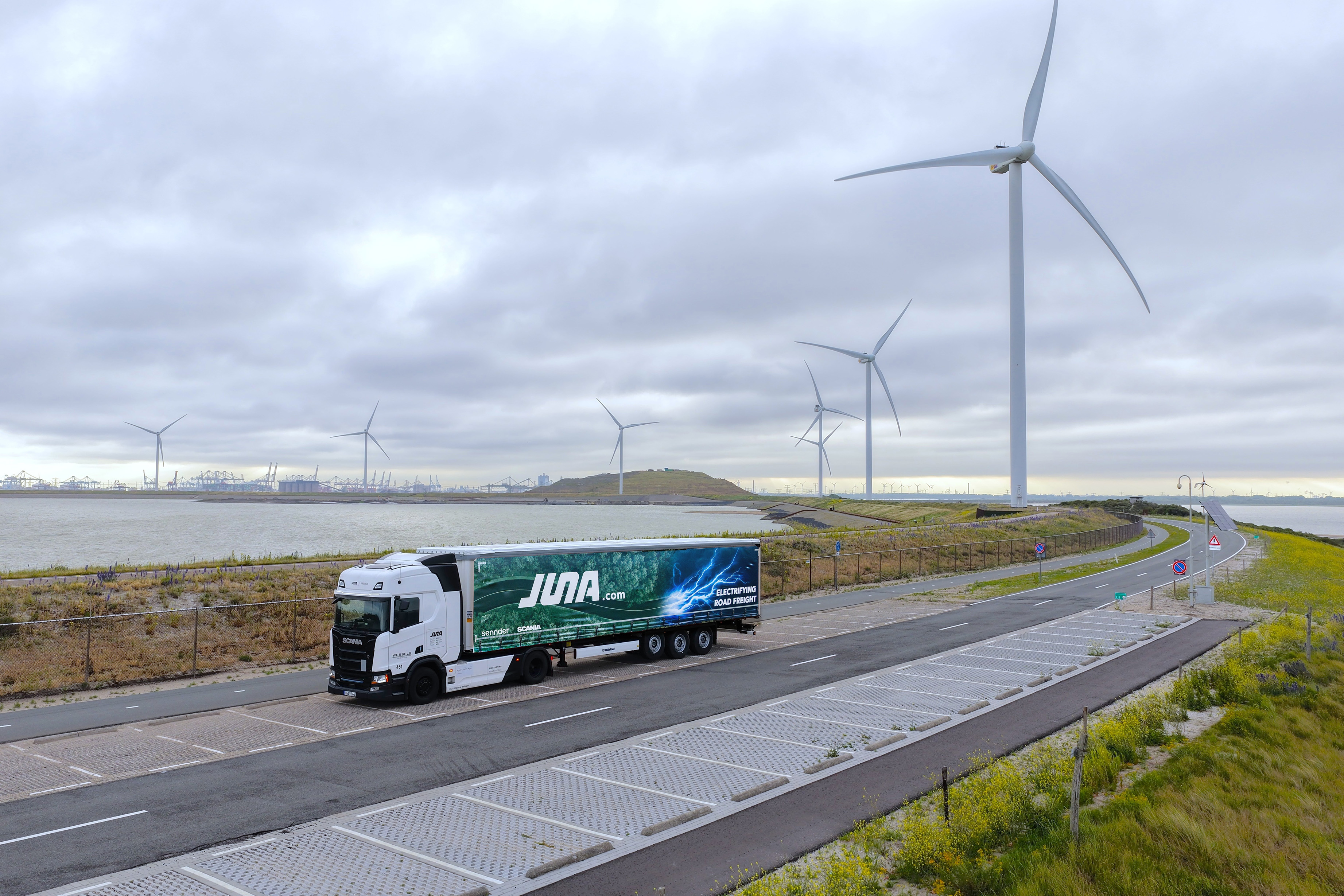 Read more about the article JUNA przekracza w Europie liczbę 100 elektrycznych ciężarówek