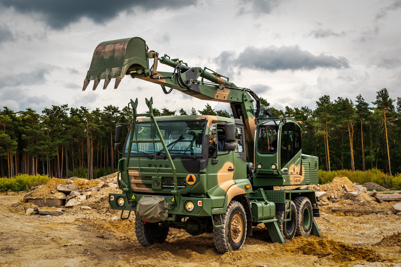 Read more about the article Zmodernizowana koparka samochodowa K-407