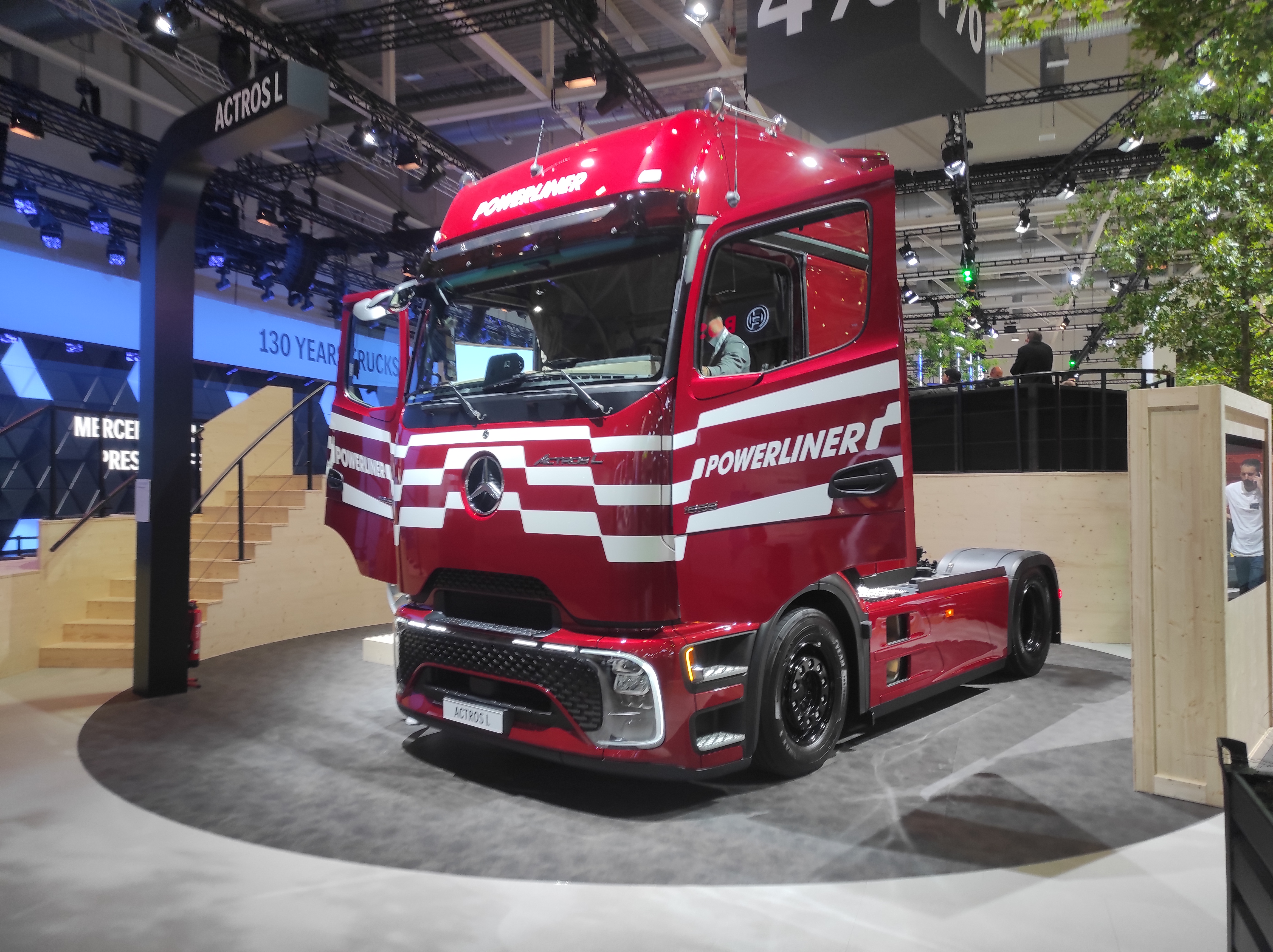 Read more about the article Mercedes-Benz Trucks Powerliner: Nowa generacja układu napędowego o o 4% niższym zużyciu paliwa