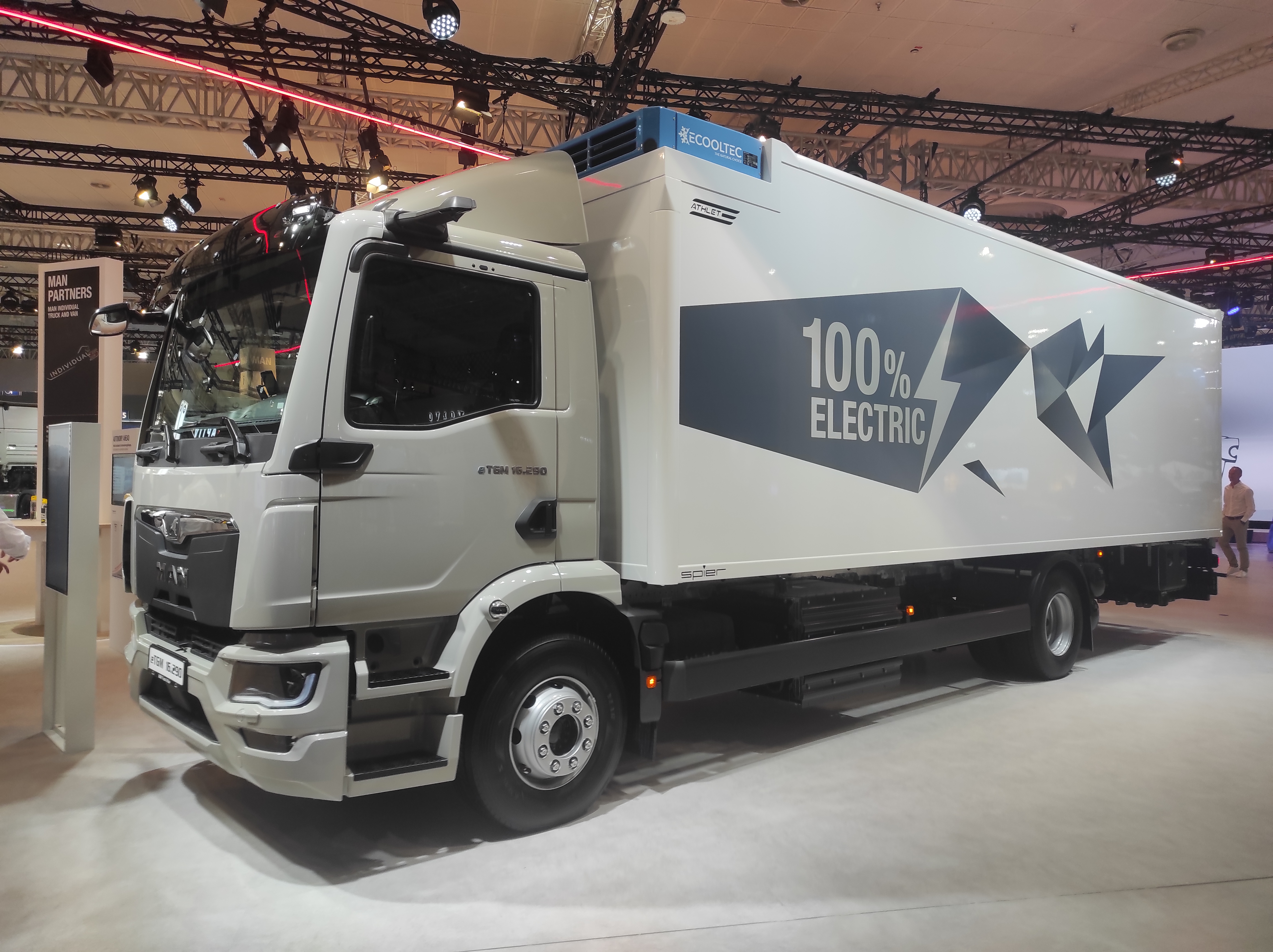 Read more about the article 16-tonowy model eTGM uzupełnia gamę elektrycznych ciężarówek MAN obejmującą pojazdy o masie od 12 do 50 ton