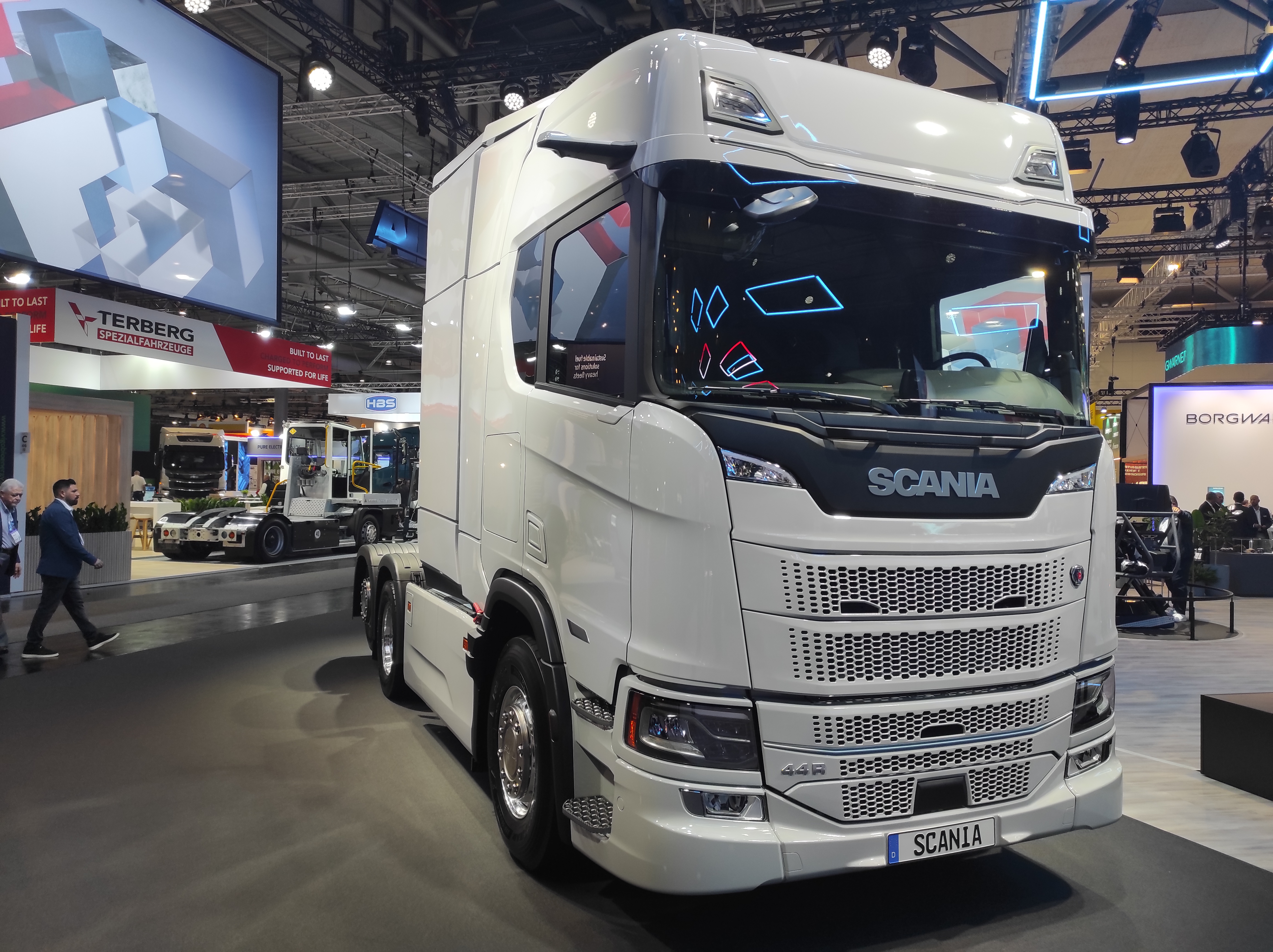 Read more about the article IAA 2026 – Scania umożliwia elektryczny transport długodystansowy o zasięgu do 720 km