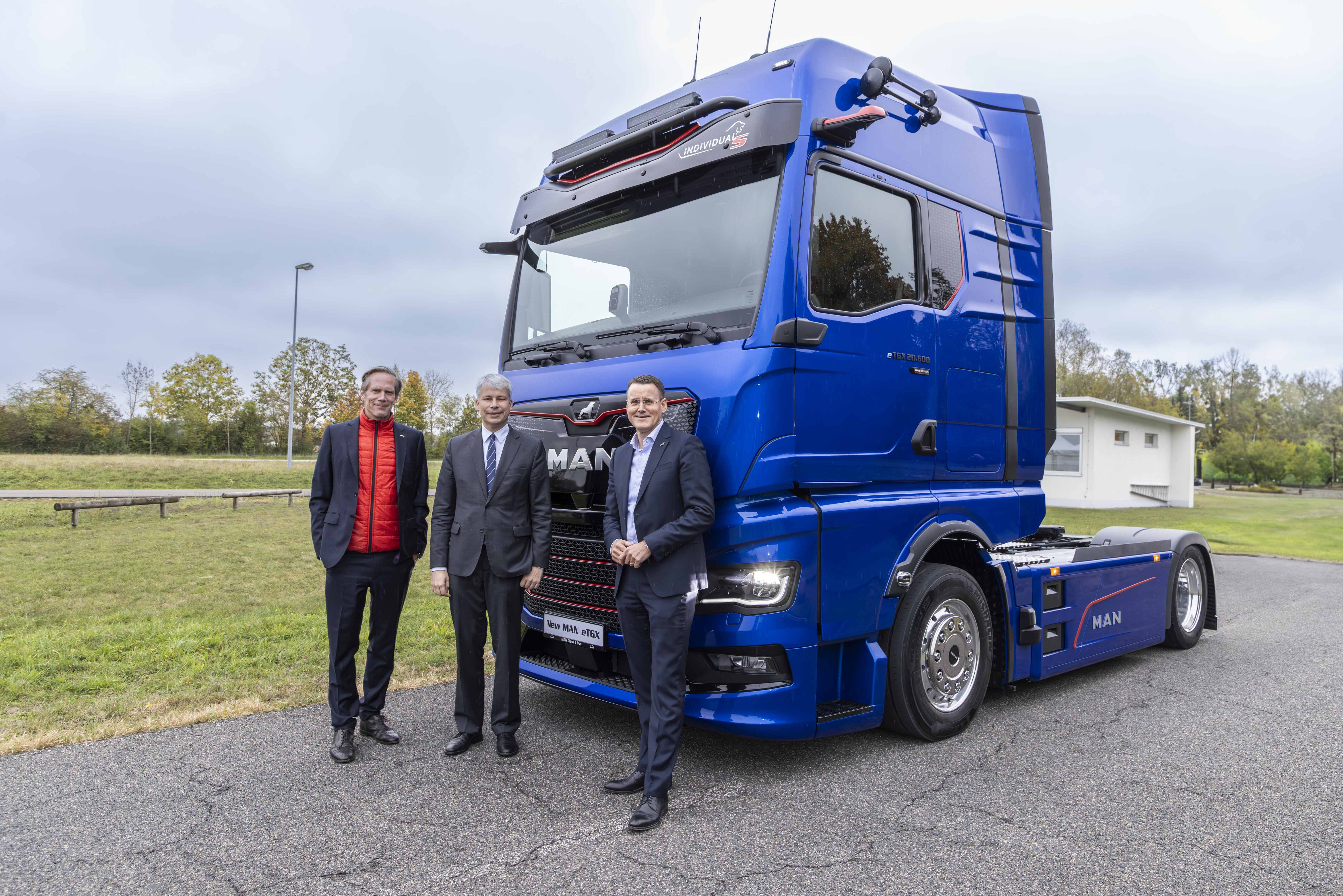 Read more about the article Federalny Minister Transportu Niemiec testuje elektryczną ciężarówkę MAN do transportu dalekobieżnego – potrzebny szybszy postęp w pracach nad warunkami ramowymi
