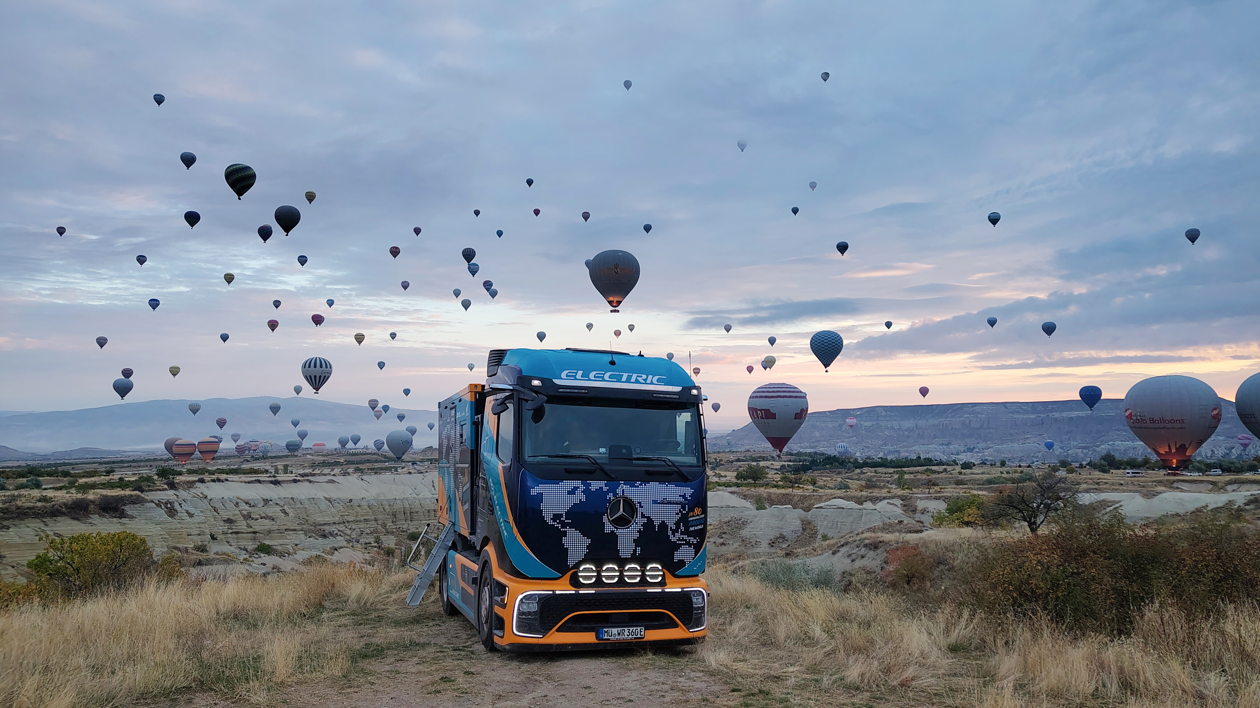 Read more about the article Badanie Daimler Truck: wielu decydentów flotowych uważa ciężarówki elektryczne za bardziej ekonomiczne niż ciężarówki z silnikiem Diesla
