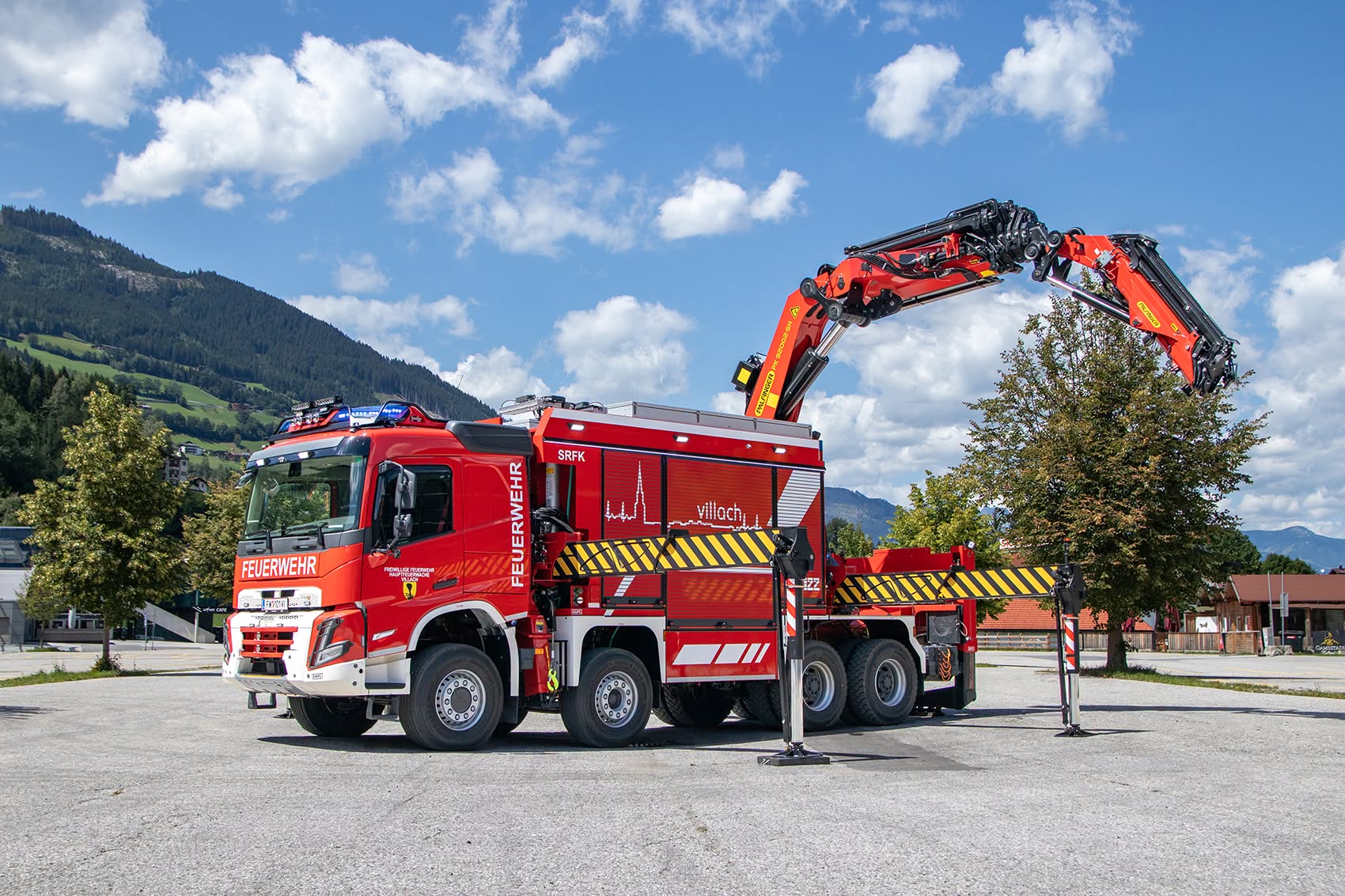 Read more about the article Ciężki samochód ratownictwa technicznego z żurawiem SRFA-K z zabudową Empl na podwoziu Volvo FMX 540