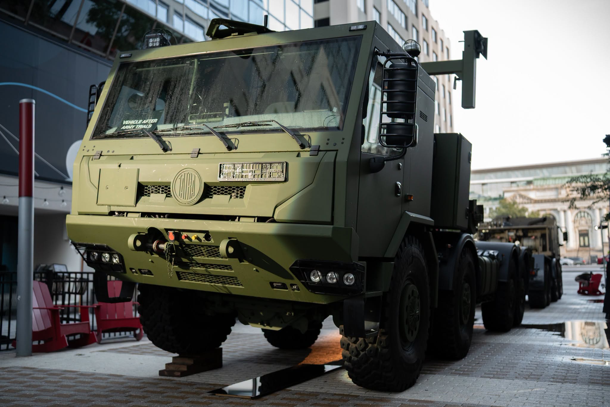 Read more about the article Dwa pojazdy Tatry z serii Force 3, w tym premierowy ciężki terenowy ciągnik siodłowo-balastowy, na zbrojeniowych targach w USA