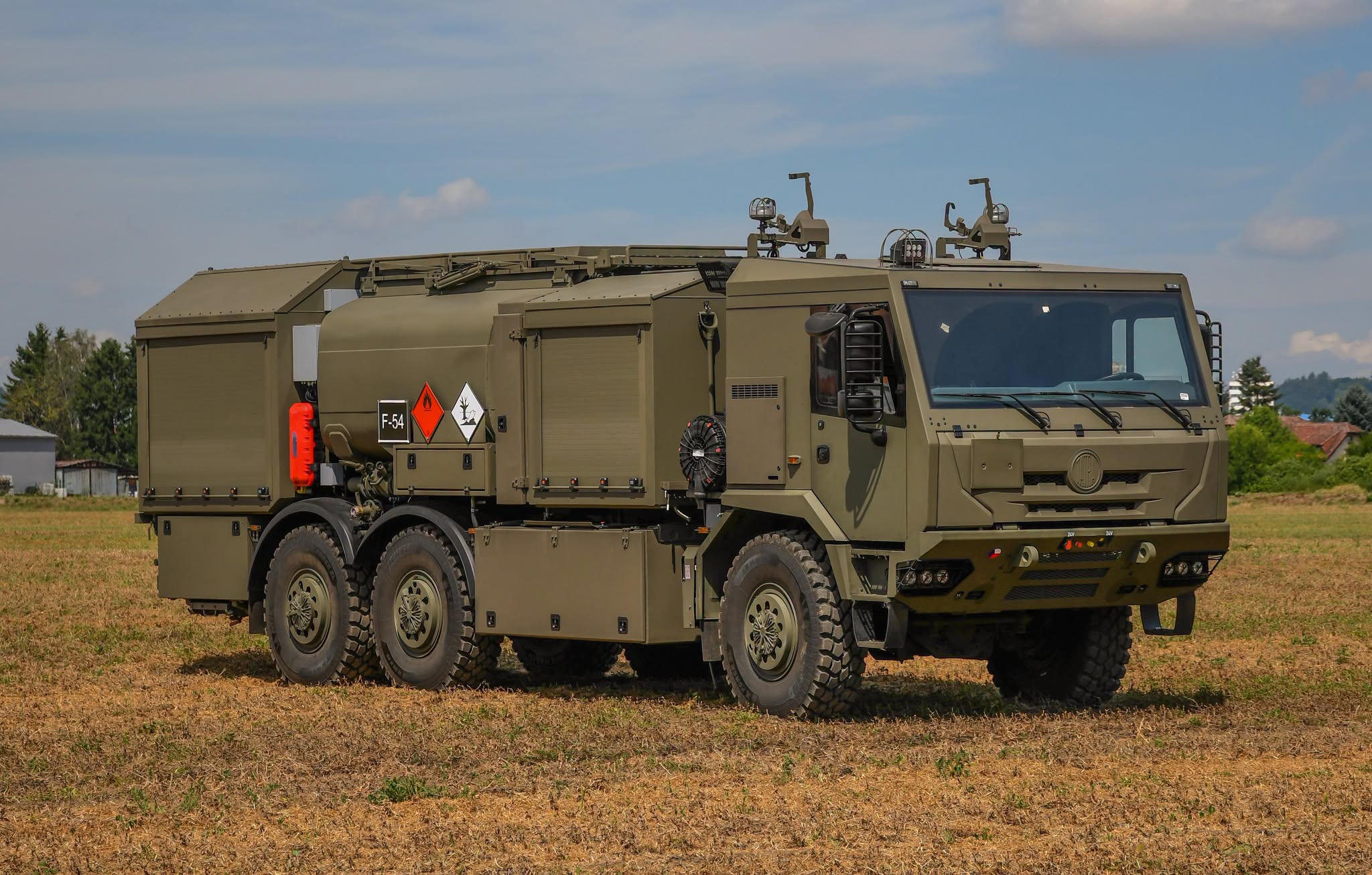 Read more about the article Nowa wielozadaniowa autocysterna na podwoziu TATRA FORCE 6×6 „CAP SHADOW Tanker”