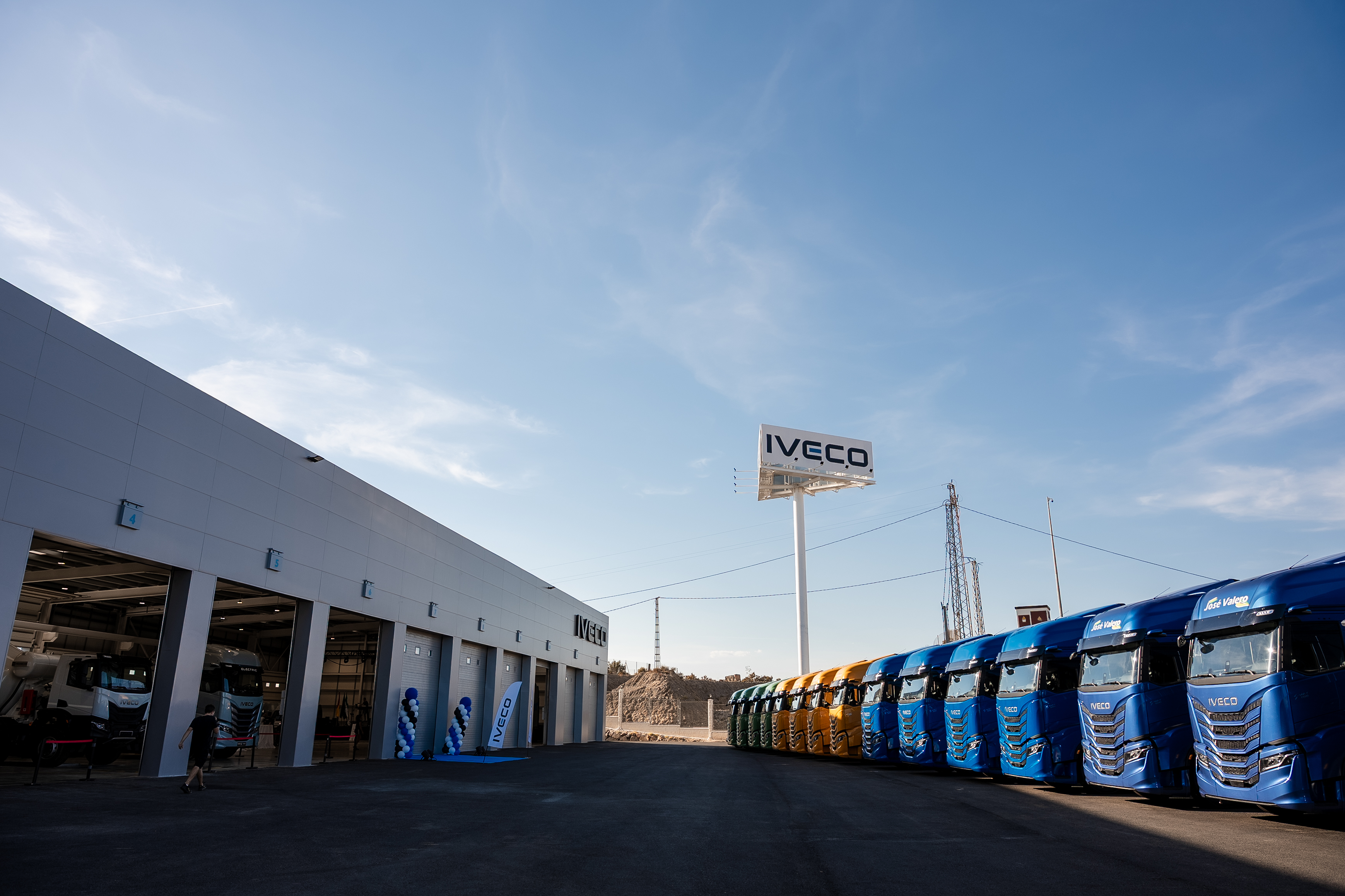 Read more about the article 400 pojazdów IVECO S-Way zasila floty trzech kluczowych przewoźników w Hiszpanii
