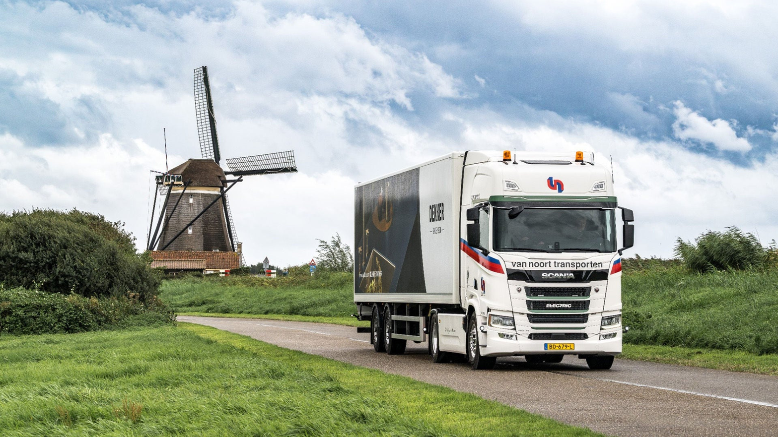Read more about the article Elektryczna Scania 40R zachwyca firmę Van Noort osiągami i wyglądem