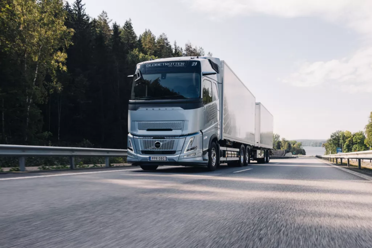 Read more about the article Volvo Trucks otrzymuje rekordowe zamówienie na ciężarówki zasilane (bio-)LNG